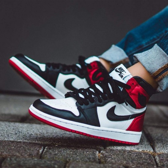 Air Jordan 1 Wmns Retro High 'Satin Black Toe' CD0461-016