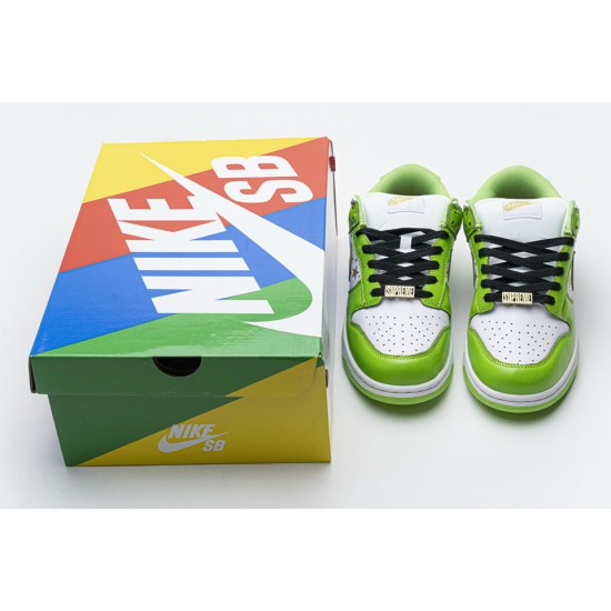 Supreme x Nike SB Dunk Low 'Green Stars' DH3228-101 