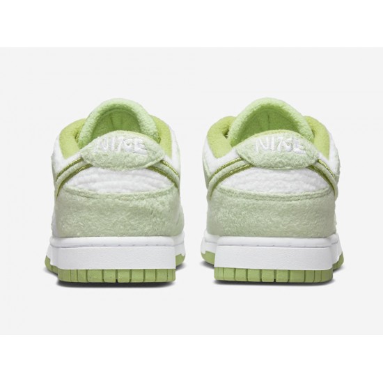 NIKE DUNK LOW SE 'FLEECE - HONEYDEW' WMNS 2022 DQ7579-300