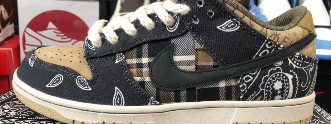 TRAVIS SCOTT X NIKE SB DUNK LOW 