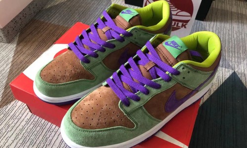 NIKE DUNK LOW SP 