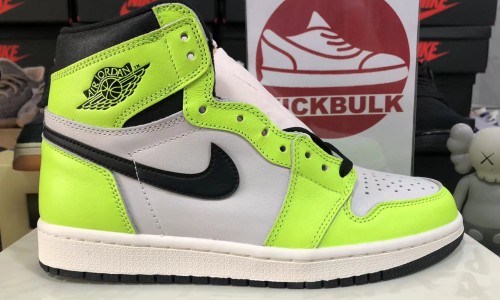 Air Jordan 1 High OG 'Volt' 2022 555088-702 Kickbulk Sneaker Camera photos