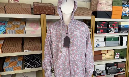 LV Jacket T-shirt kickbulk luxury brand clothes retail wholesale reviews