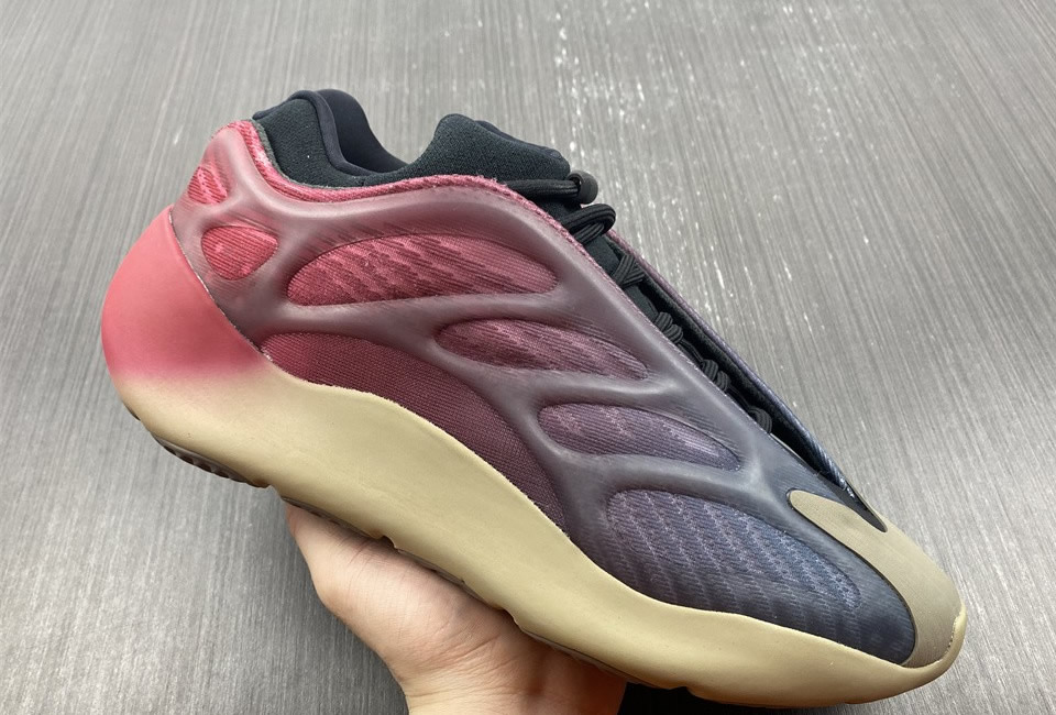 Adidas Yeezy 700 V3 Fade Carbon Gw1814 5 - www.kickbulk.cc