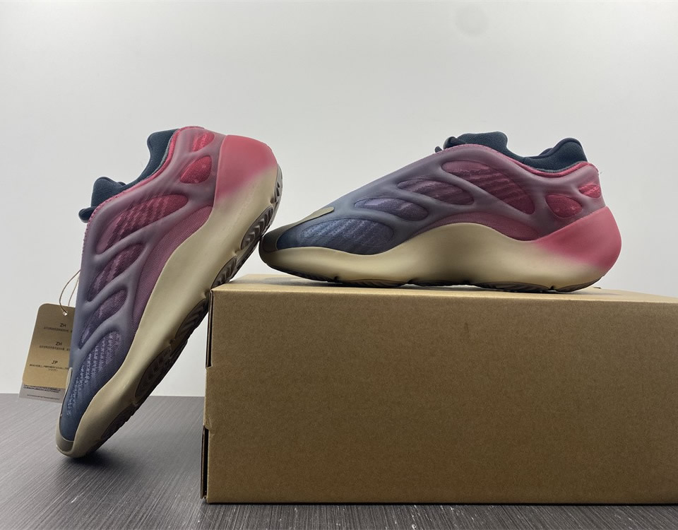 Adidas Yeezy 700 V3 Fade Carbon Gw1814 8 - www.kickbulk.cc