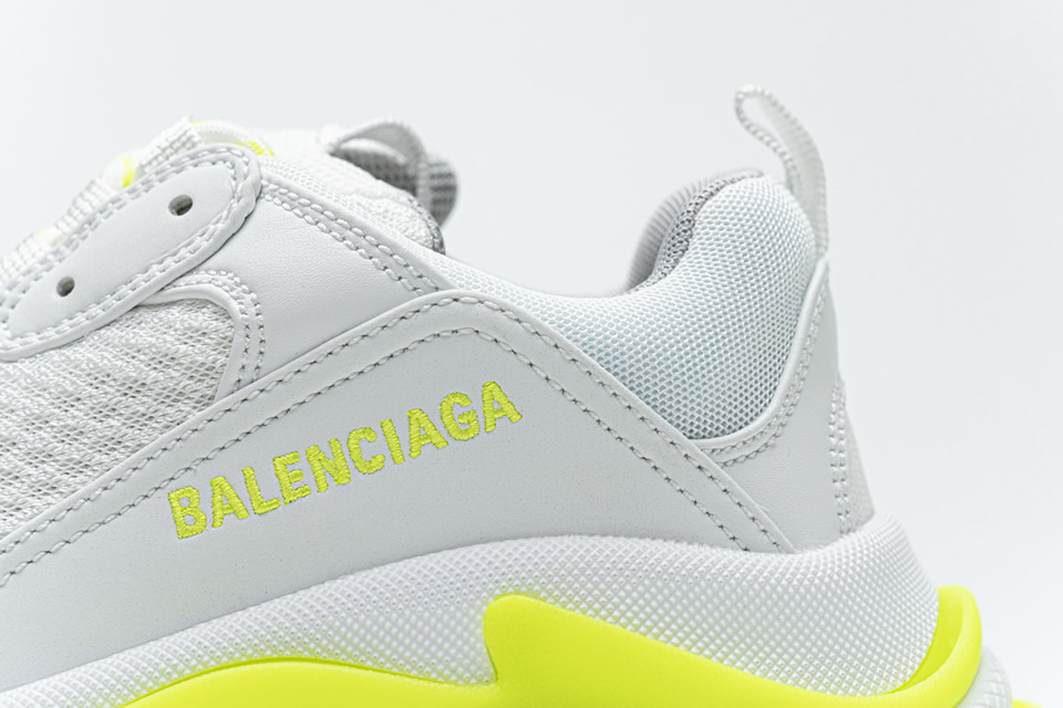 Balenciaga Triple S Fluorescent White 536737w09019088 18 - www.kickbulk.cc