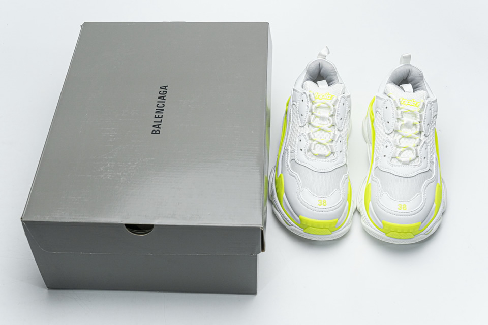 Balenciaga Triple S Fluorescent White 536737w09019088 4 - www.kickbulk.cc