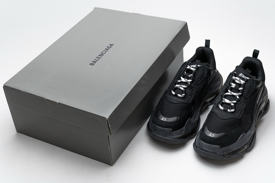 Balenciaga Triple Black 541624w09o11000 5 - www.kickbulk.cc