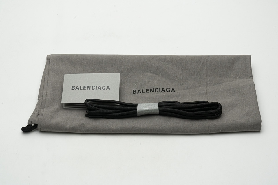 Balenciaga Drive Sneaker Black 624343w2fn11000 20 - www.kickbulk.cc