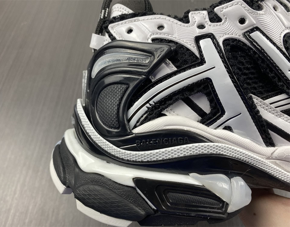 Balenciaga Runner Black White 677403w3rb29010 16 - www.kickbulk.cc