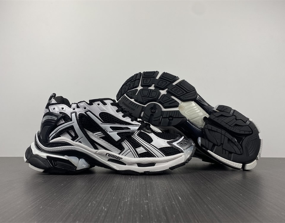 Balenciaga Runner Black White 677403w3rb29010 3 - www.kickbulk.cc