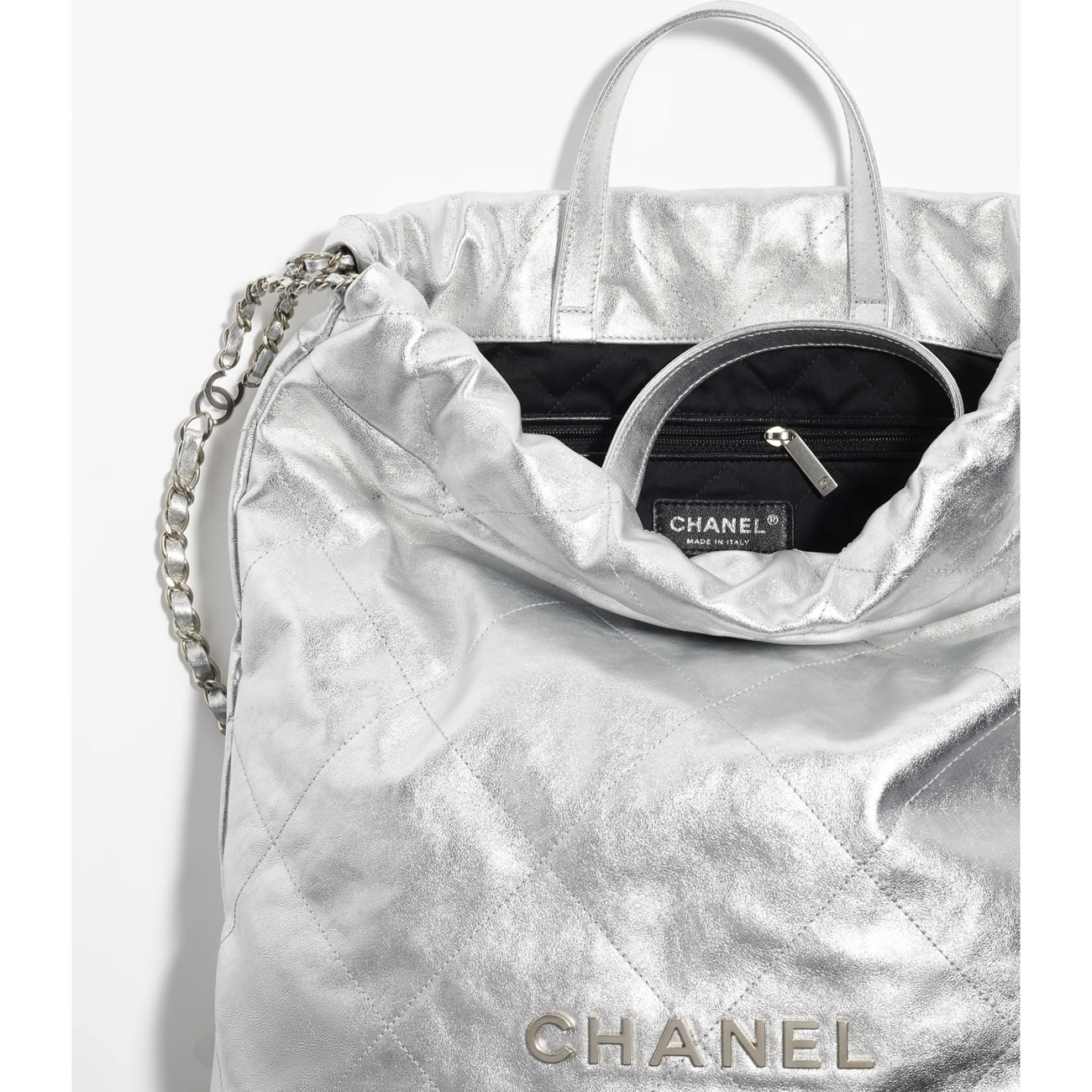 Chanel 22 Backpacks 16 - www.kickbulk.cc