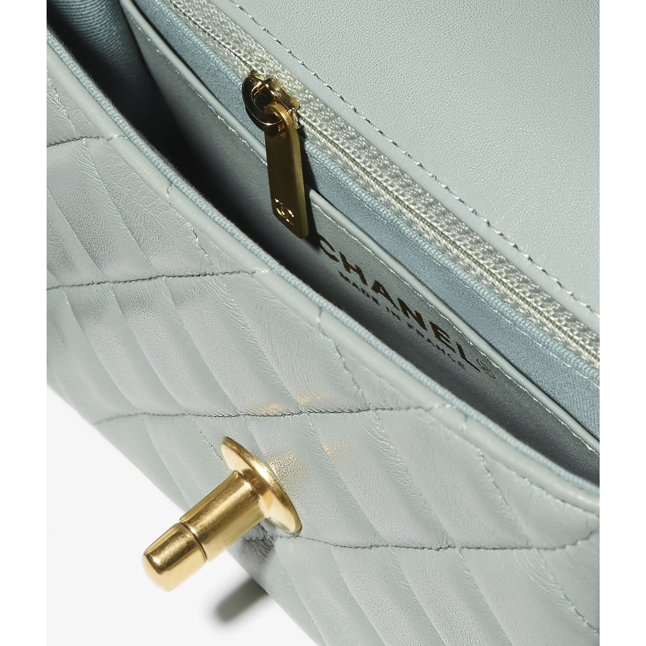Chanel Flap Bag 22 - www.kickbulk.cc