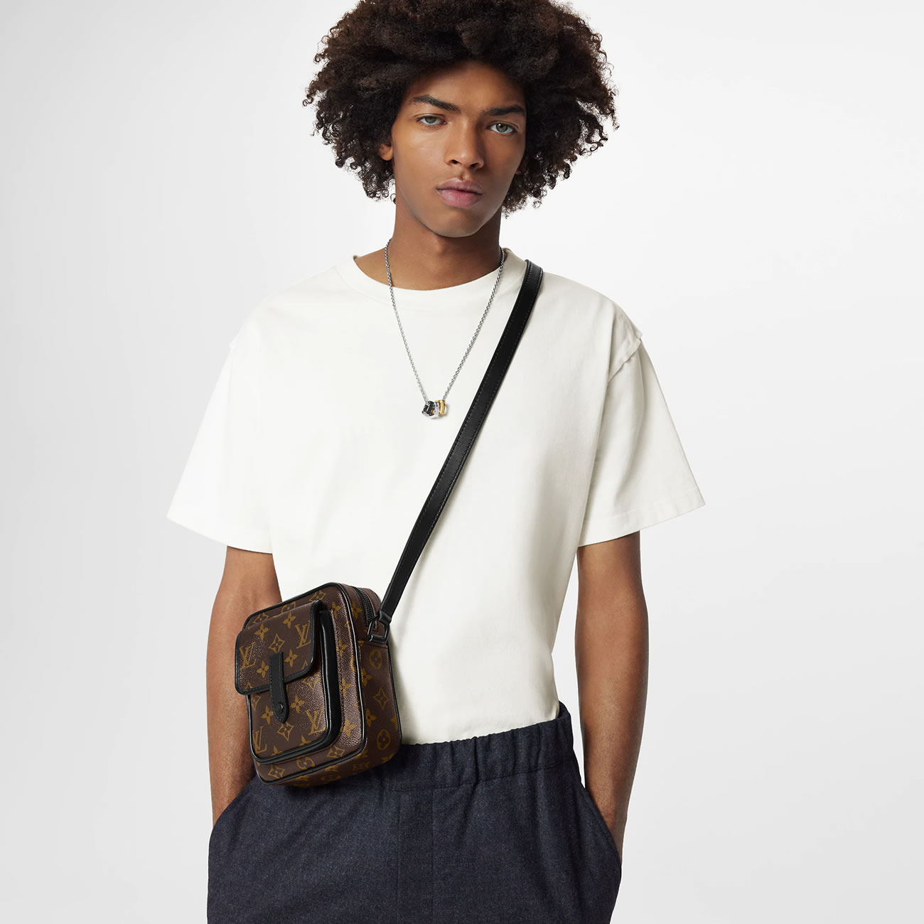 Lv Christopher Wearable Wallet M69404 5 - www.kickbulk.cc