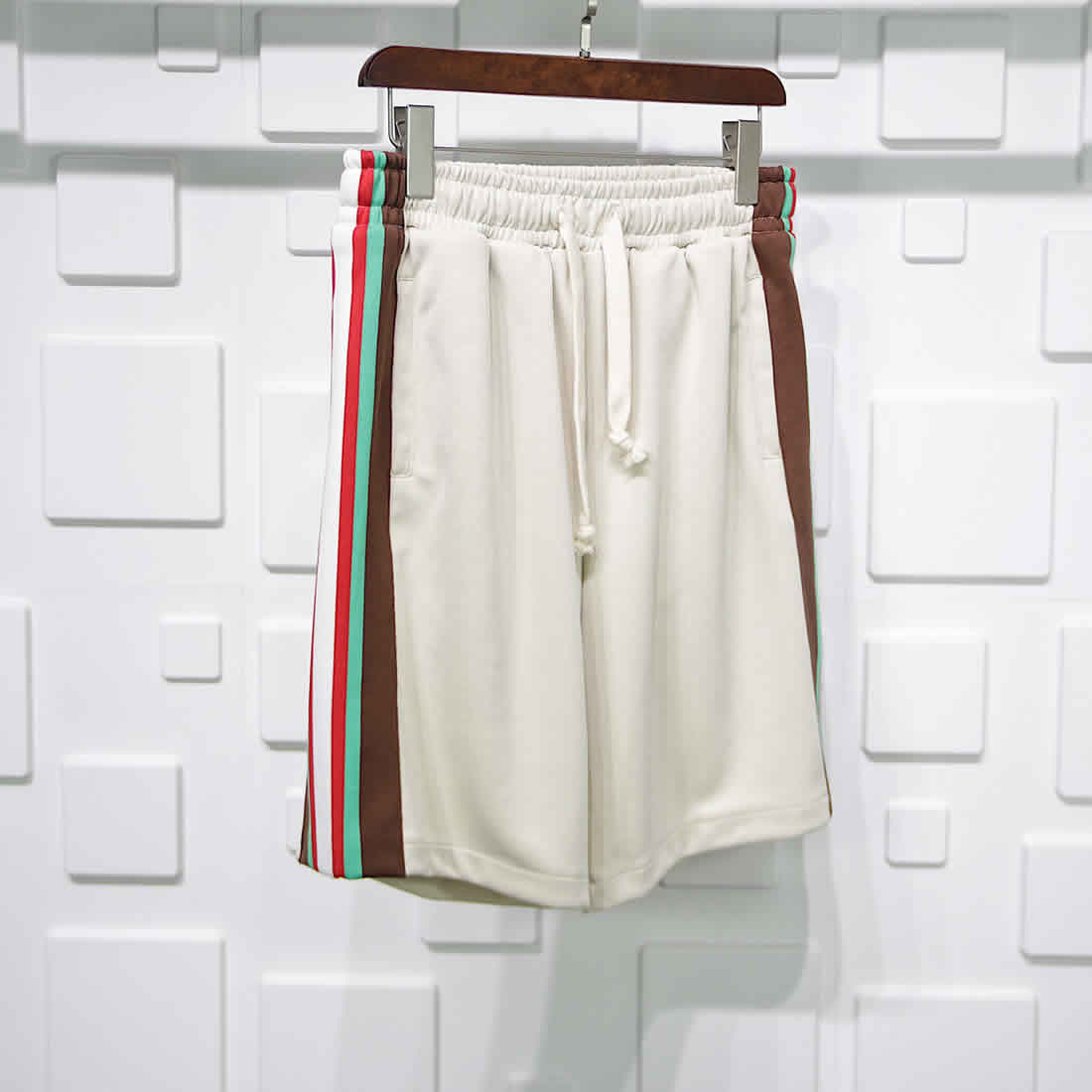 Gucci Red Green Webbing Shorts Apricot Color 2 - www.kickbulk.cc