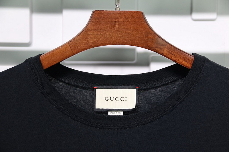 Gucci T Shirt Signature Graffiti Pure Cotton White Black 7 - www.kickbulk.cc