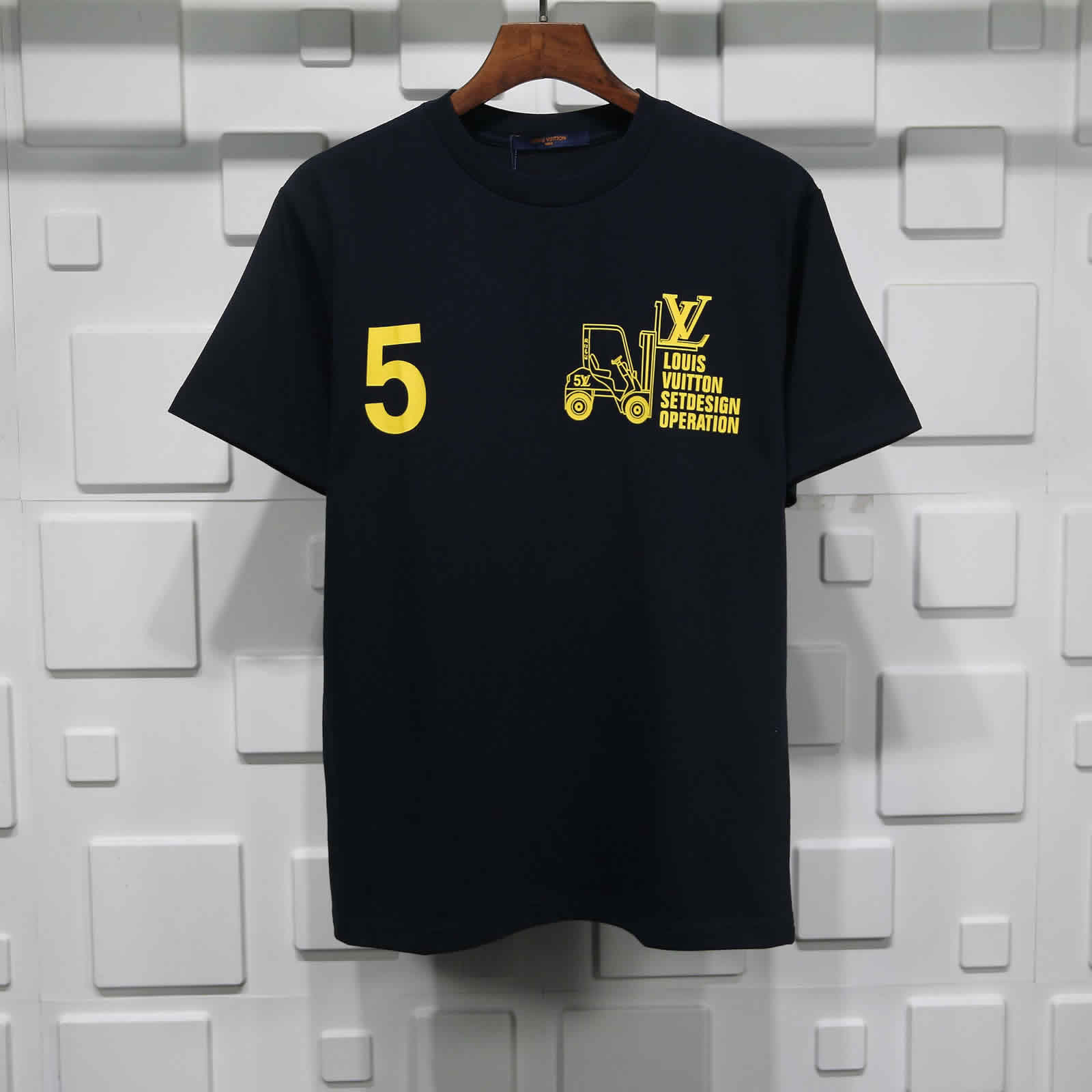 Louis Vuitton Catwalk T Shirt 2021 3 - www.kickbulk.cc