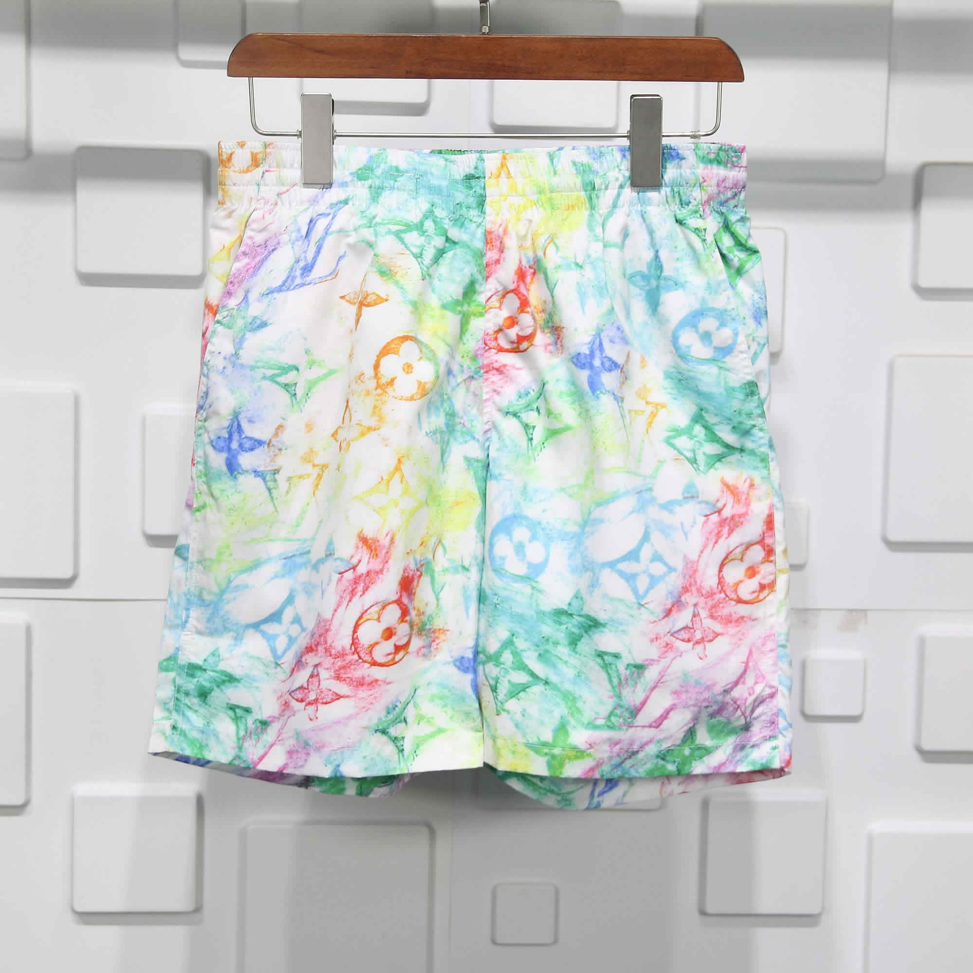 Louis Graffiti Shorts 2 - www.kickbulk.cc