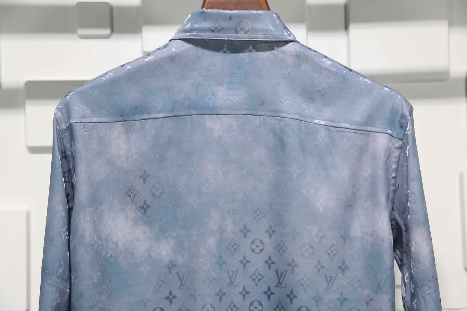Louis Vuitton Silk Shirt 11 - www.kickbulk.cc