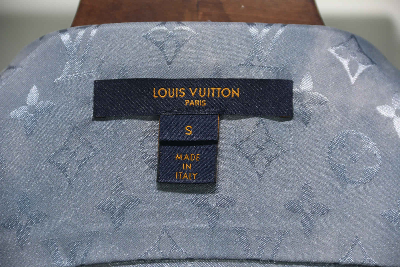 Louis Vuitton Silk Shirt 16 - www.kickbulk.cc