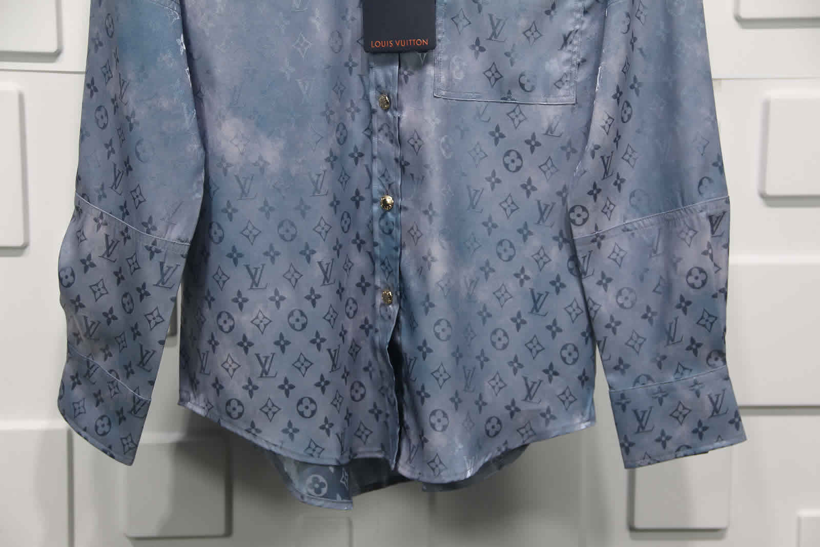 Louis Vuitton Silk Shirt 8 - www.kickbulk.cc