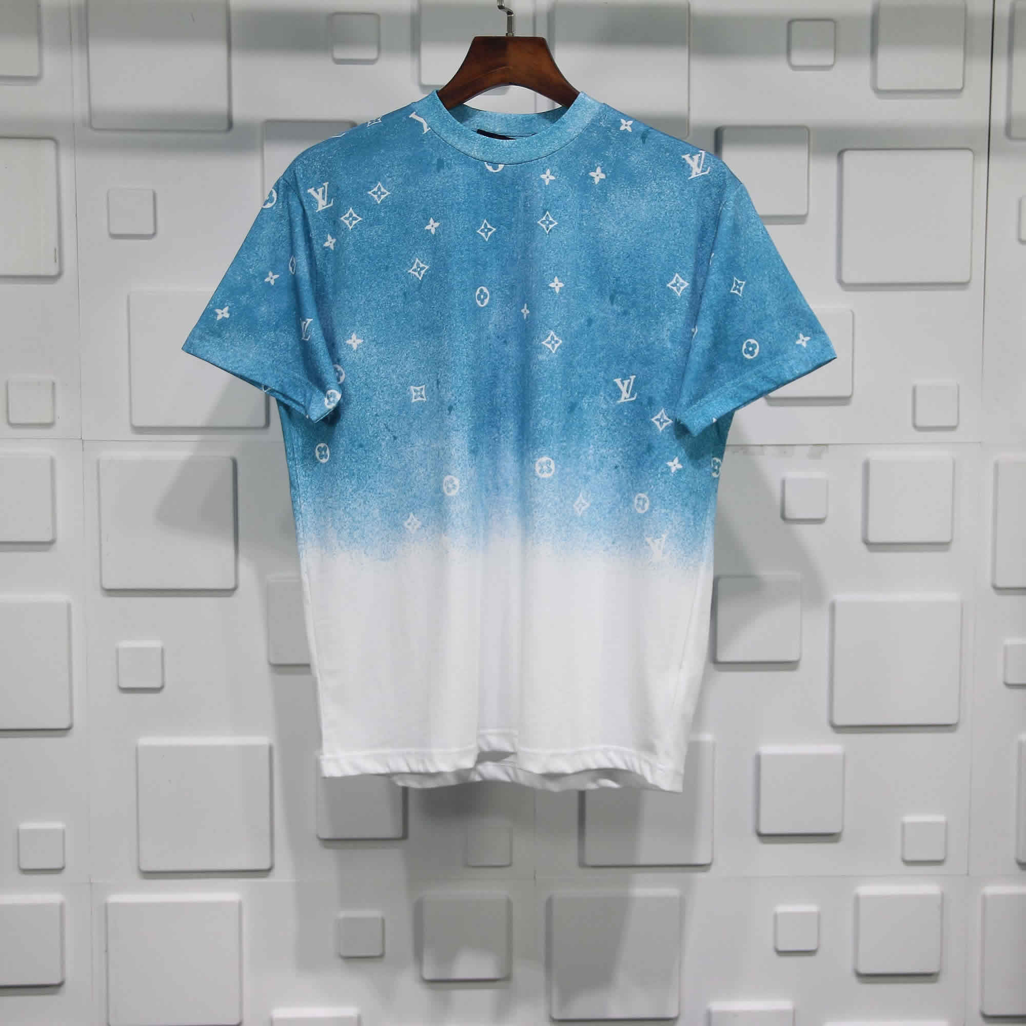 Louis Vuitton Blue White Gradient T Shirt Vccm07 1 - www.kickbulk.cc