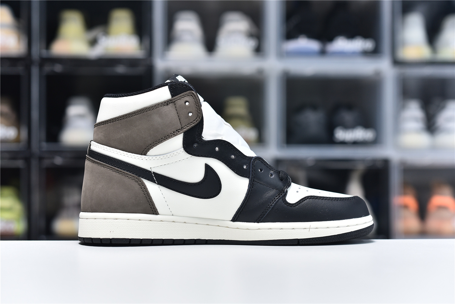 Air Jordan 1 Retro High Dark Mocha 2020 For Sale Release Date 555088 105 11 - www.kickbulk.cc