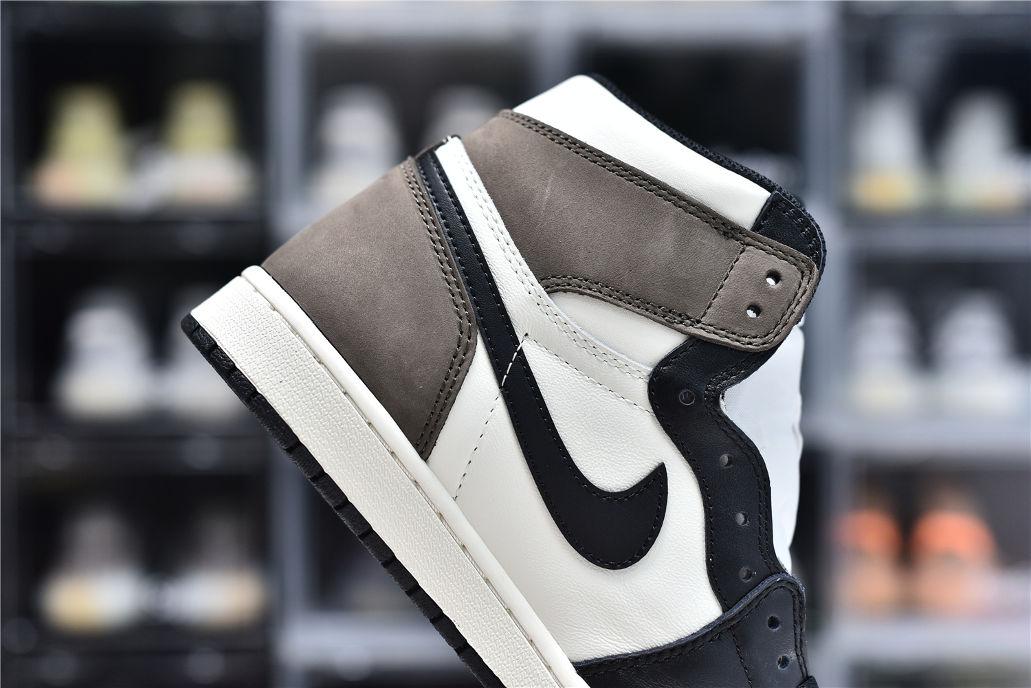 Air Jordan 1 Retro High Dark Mocha 2020 For Sale Release Date 555088 105 15 - www.kickbulk.cc