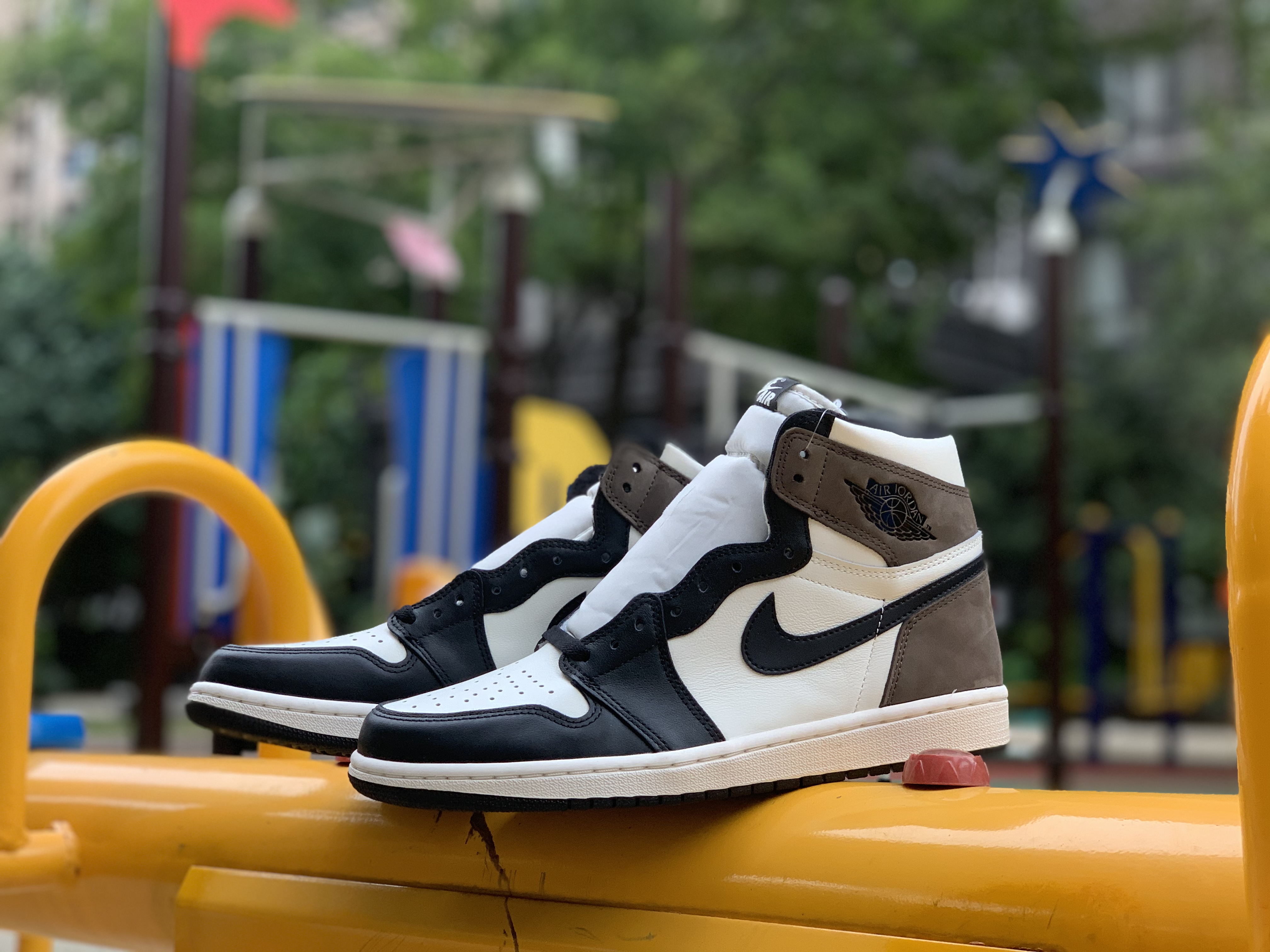 Air Jordan 1 Retro High Dark Mocha 2020 For Sale Release Date 555088 105 19 - www.kickbulk.cc