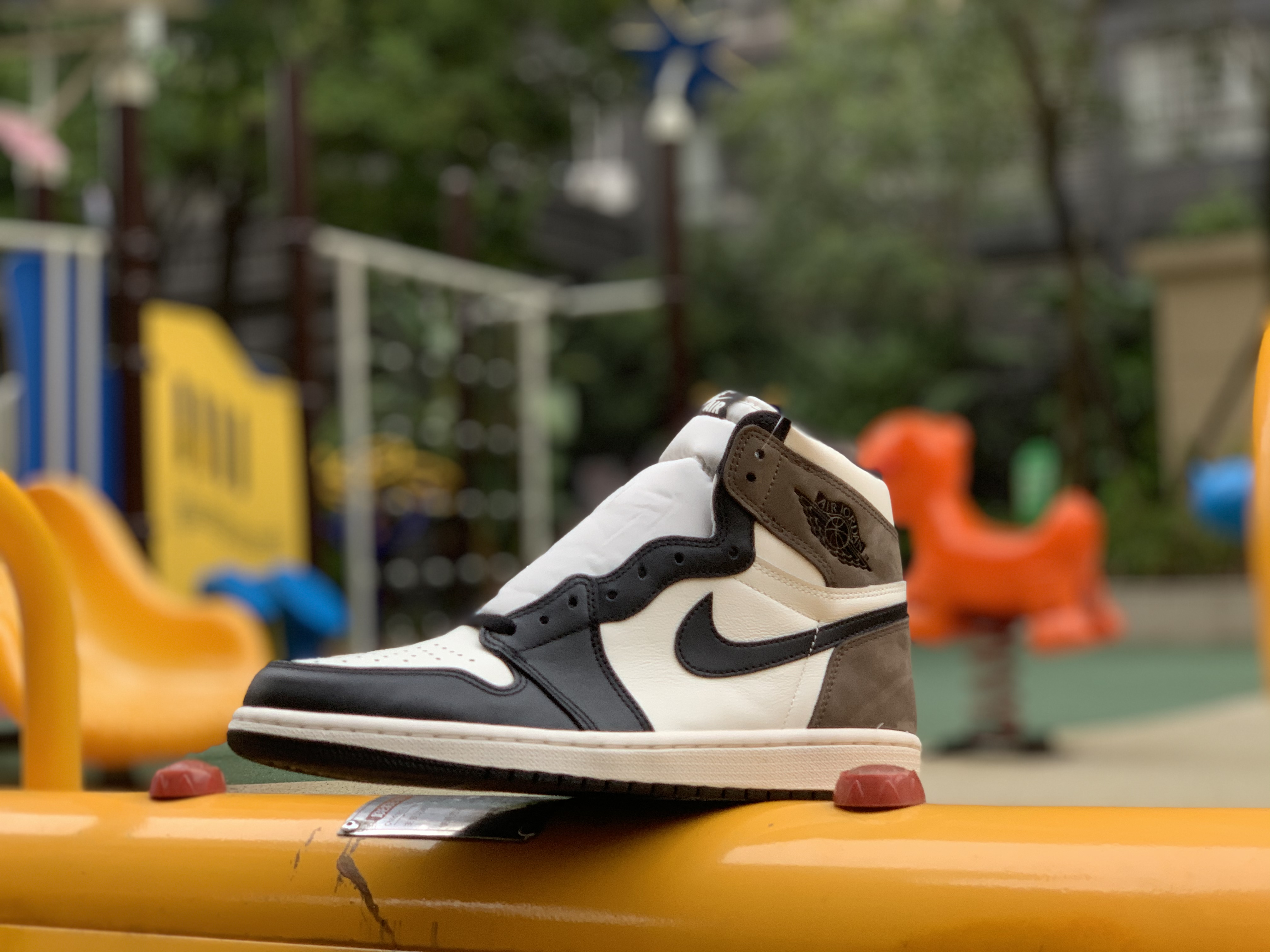 Air Jordan 1 Retro High Dark Mocha 2020 For Sale Release Date 555088 105 23 - www.kickbulk.cc