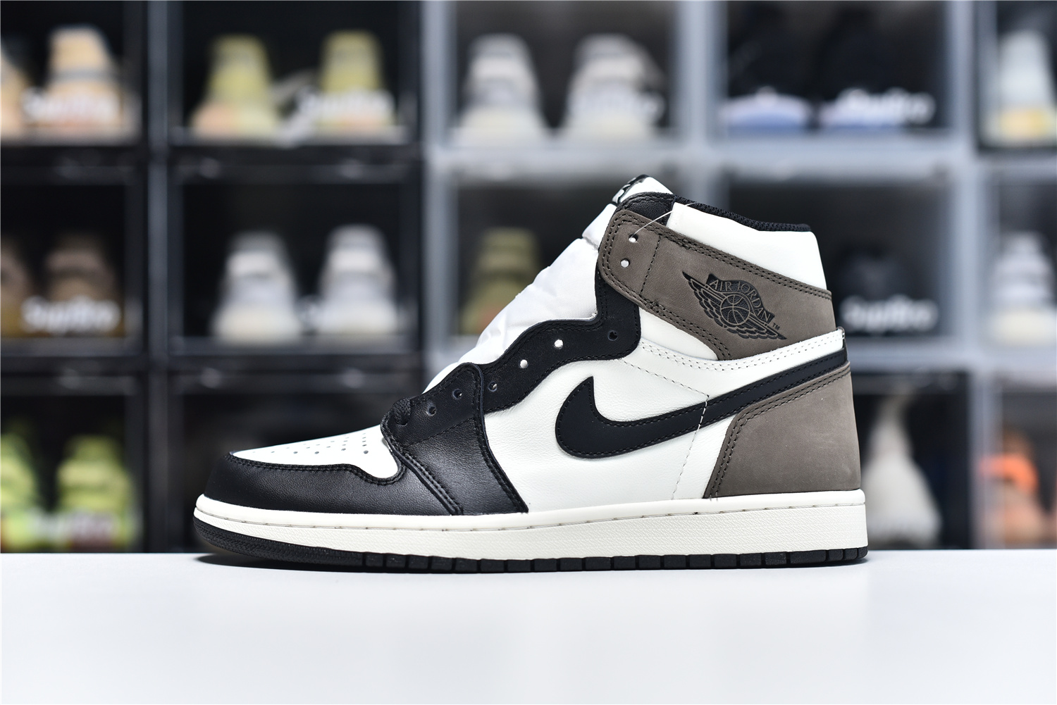 Air Jordan 1 Retro High Dark Mocha 2020 For Sale Release Date 555088 105 8 - www.kickbulk.cc