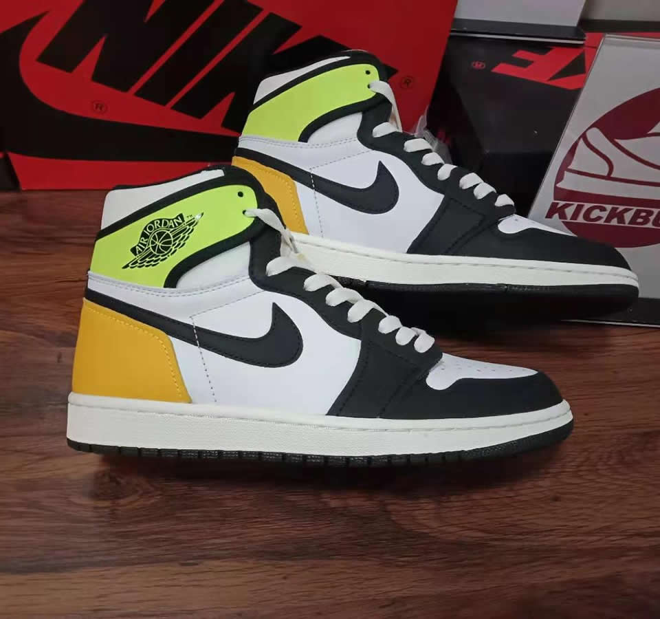 Nike Air Jordan 1 Retro High Og Volt Gold 555088 118 3 - www.kickbulk.cc