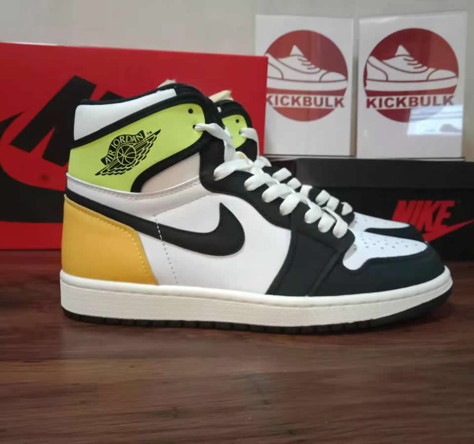 Nike Air Jordan 1 Retro High Og Volt Gold 555088 118 5 - www.kickbulk.cc