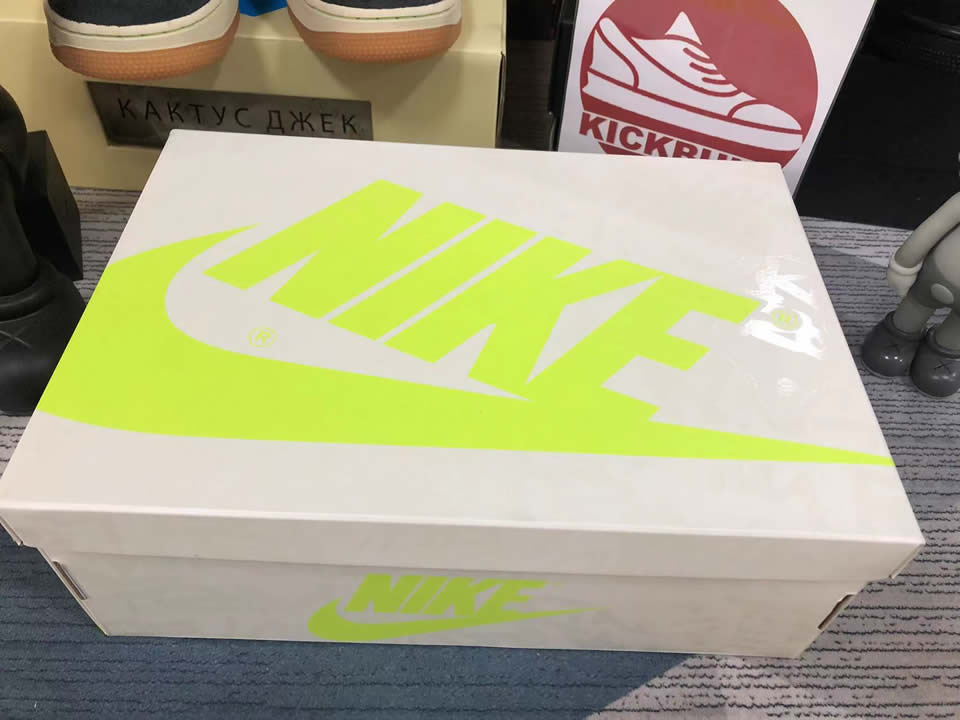 Air Jordan 1 High Og Volt 555088 702 Kickbulk Sneaker 10 - www.kickbulk.cc