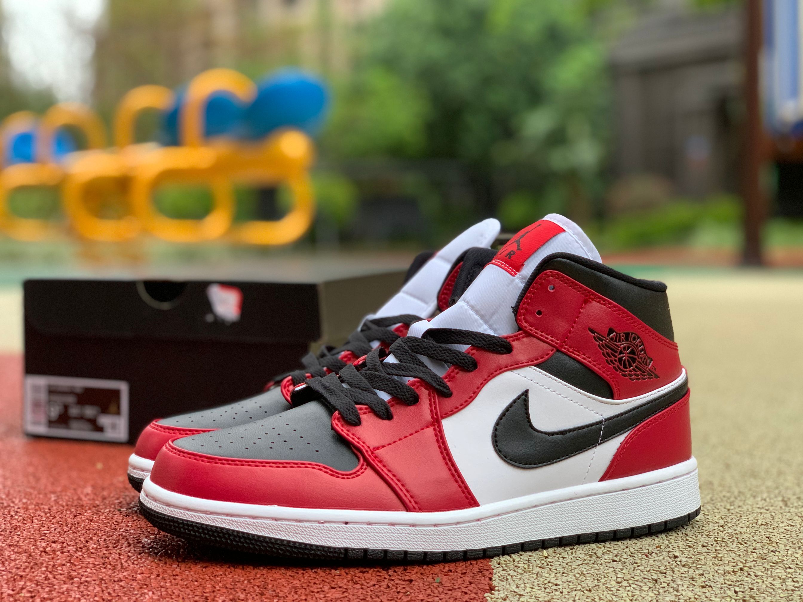 Nike Air Jordan 1 Mid Chicago Black Toe 554724 069 11 - www.kickbulk.cc