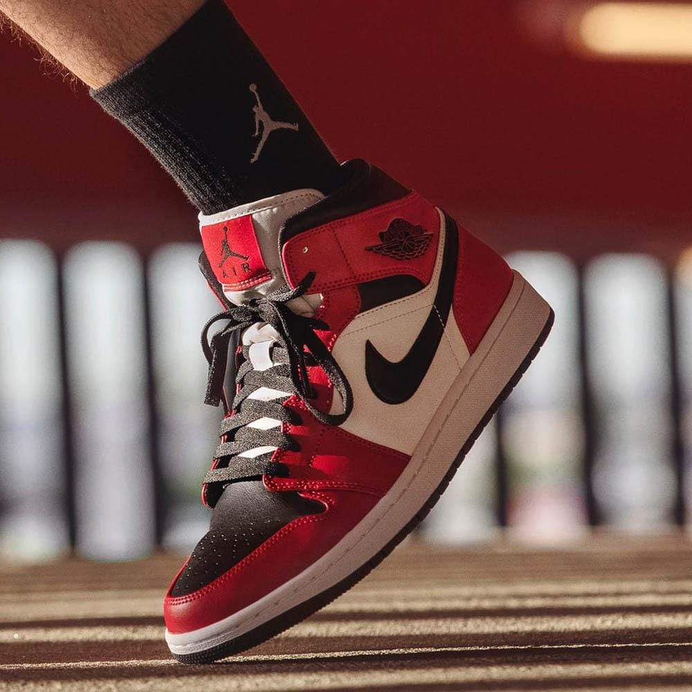 Nike Air Jordan 1 Mid Chicago Black Toe 554724 069 8 - www.kickbulk.cc