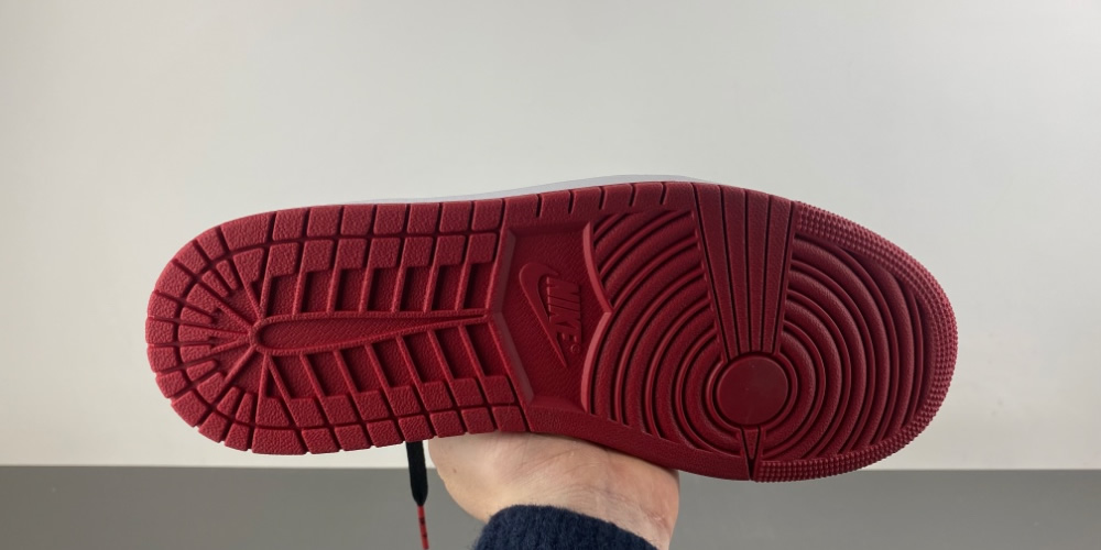 Air Jordan 1 Retro Low Og Banned 2026 Iw6276 001 10 - www.kickbulk.cc