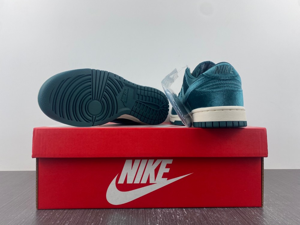 Nike Dunk Low Green Velvet Wmns Dz5224 300 13 - www.kickbulk.cc