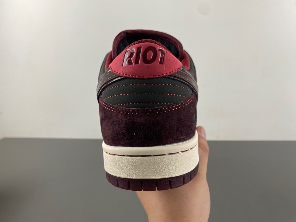 Riot Skateshop Dunk Low Sb Mahogany Dark Beetroot Fz1289 200 15 - www.kickbulk.cc