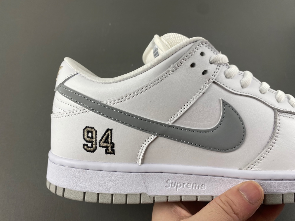 Supreme Dunk Low Sb White Metallic Silver Hq8487 100 12 - www.kickbulk.cc Supreme Dunk Low Sb White Metallic Silver Hq8487 100 12 - www.kickbulk.cc