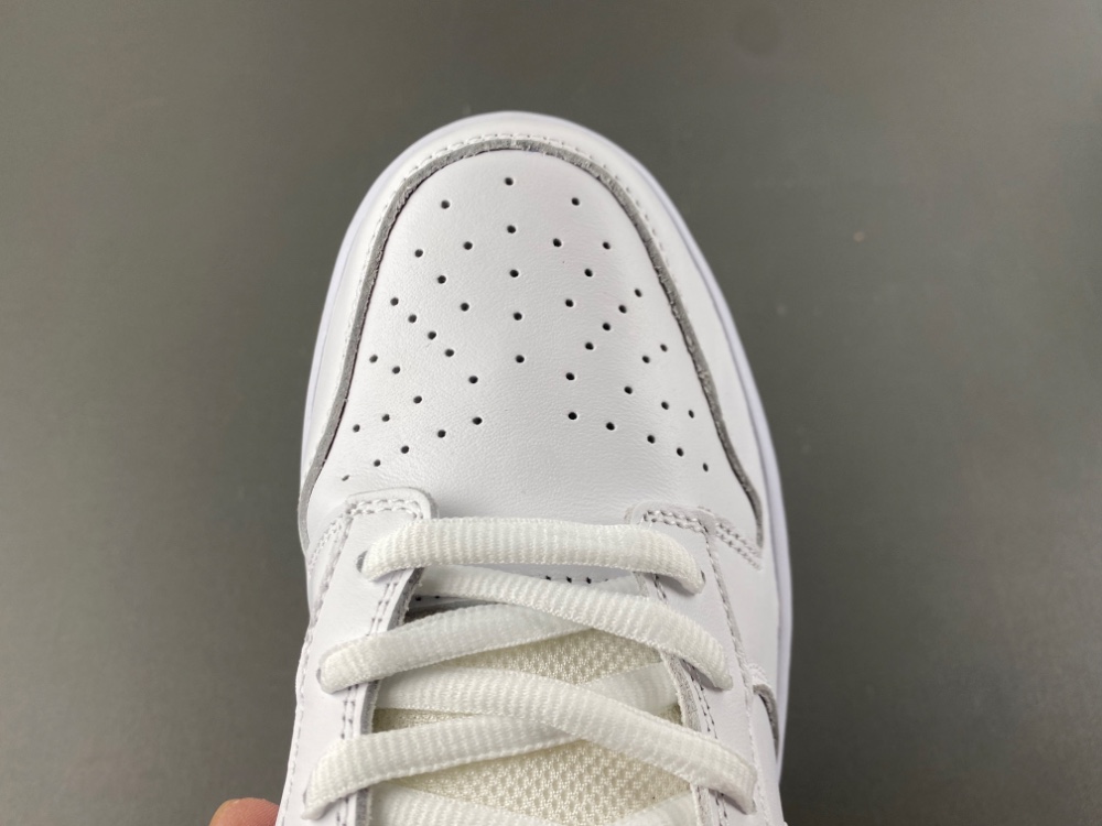 Supreme Dunk Low Sb White Metallic Silver Hq8487 100 15 - www.kickbulk.cc Supreme Dunk Low Sb White Metallic Silver Hq8487 100 15 - www.kickbulk.cc