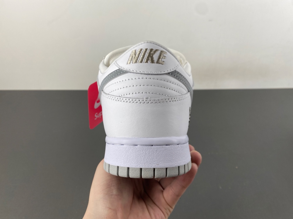 Supreme Dunk Low Sb White Metallic Silver Hq8487 100 16 - www.kickbulk.cc Supreme Dunk Low Sb White Metallic Silver Hq8487 100 16 - www.kickbulk.cc