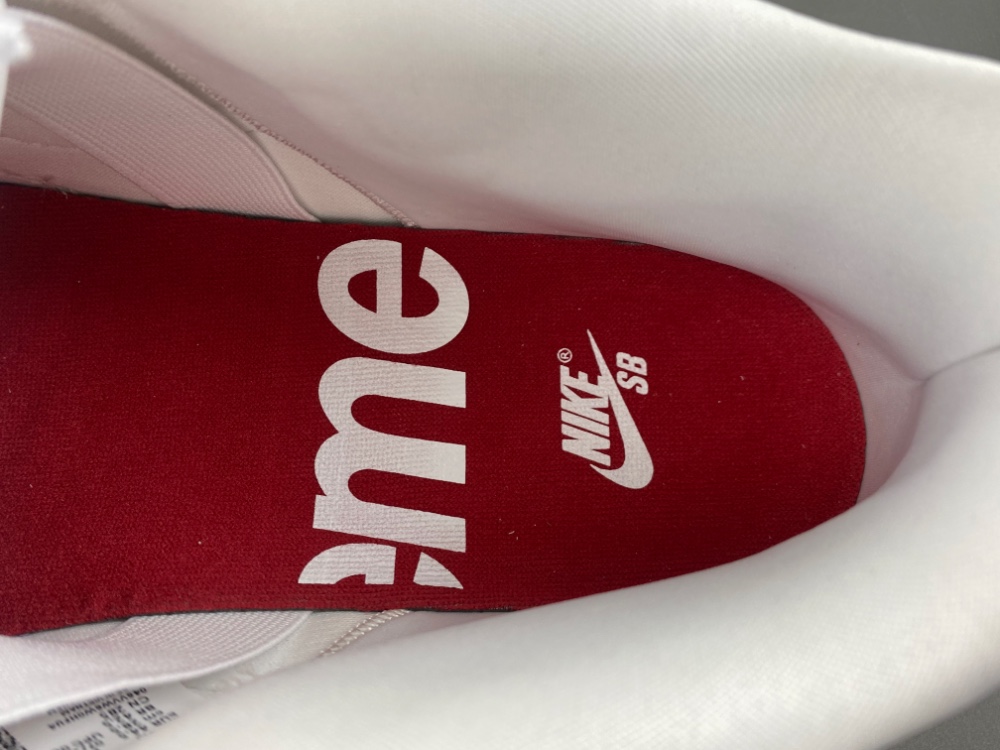 Supreme Dunk Low Sb White Metallic Silver Hq8487 100 17 - www.kickbulk.cc Supreme Dunk Low Sb White Metallic Silver Hq8487 100 17 - www.kickbulk.cc