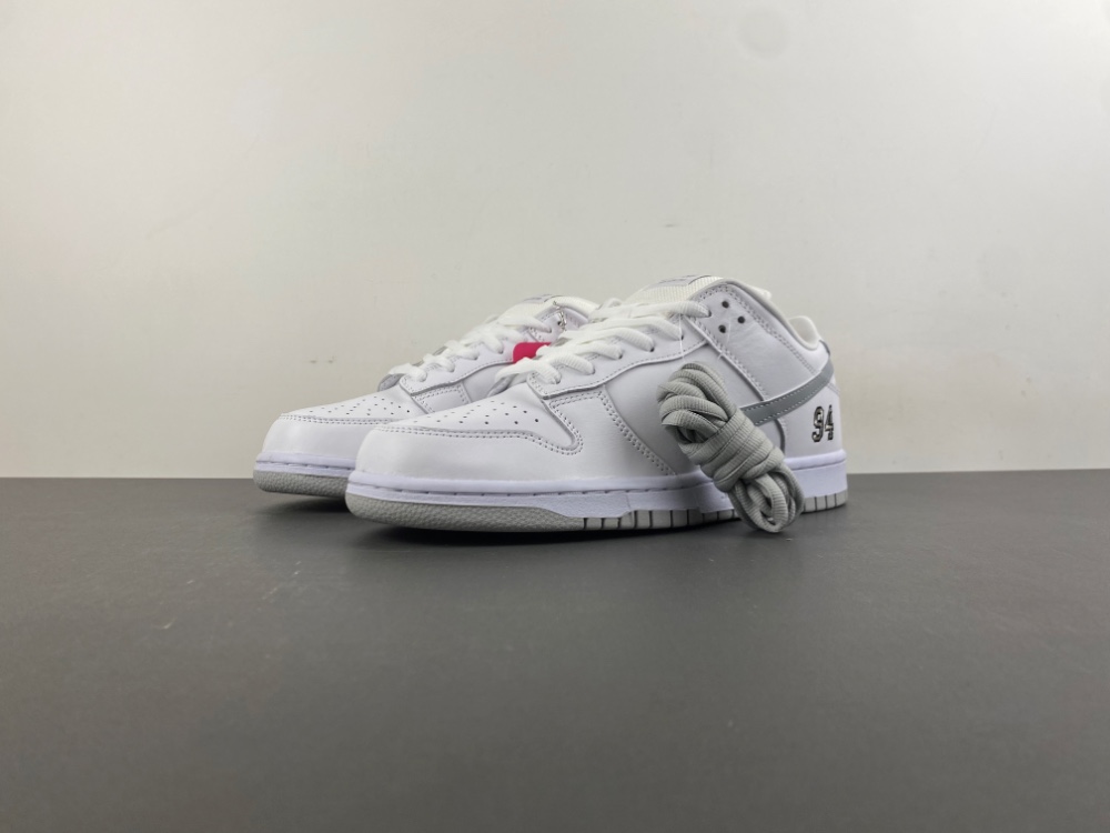 Supreme Dunk Low Sb White Metallic Silver Hq8487 100 2 - www.kickbulk.cc Supreme Dunk Low Sb White Metallic Silver Hq8487 100 2 - www.kickbulk.cc