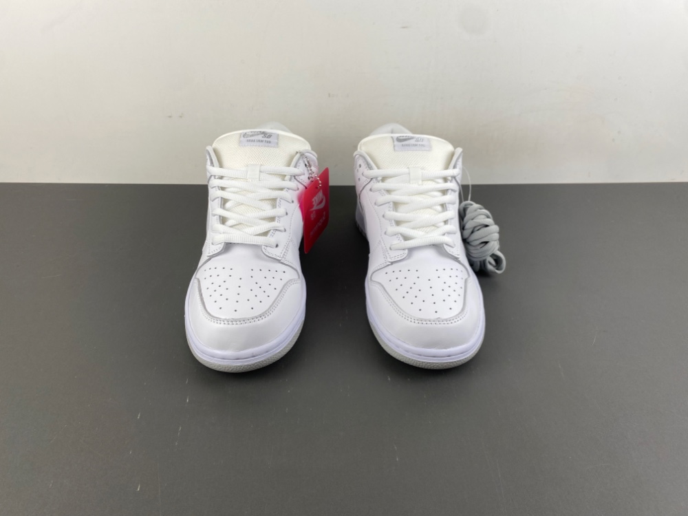 Supreme Dunk Low Sb White Metallic Silver Hq8487 100 3 - www.kickbulk.cc Supreme Dunk Low Sb White Metallic Silver Hq8487 100 3 - www.kickbulk.cc