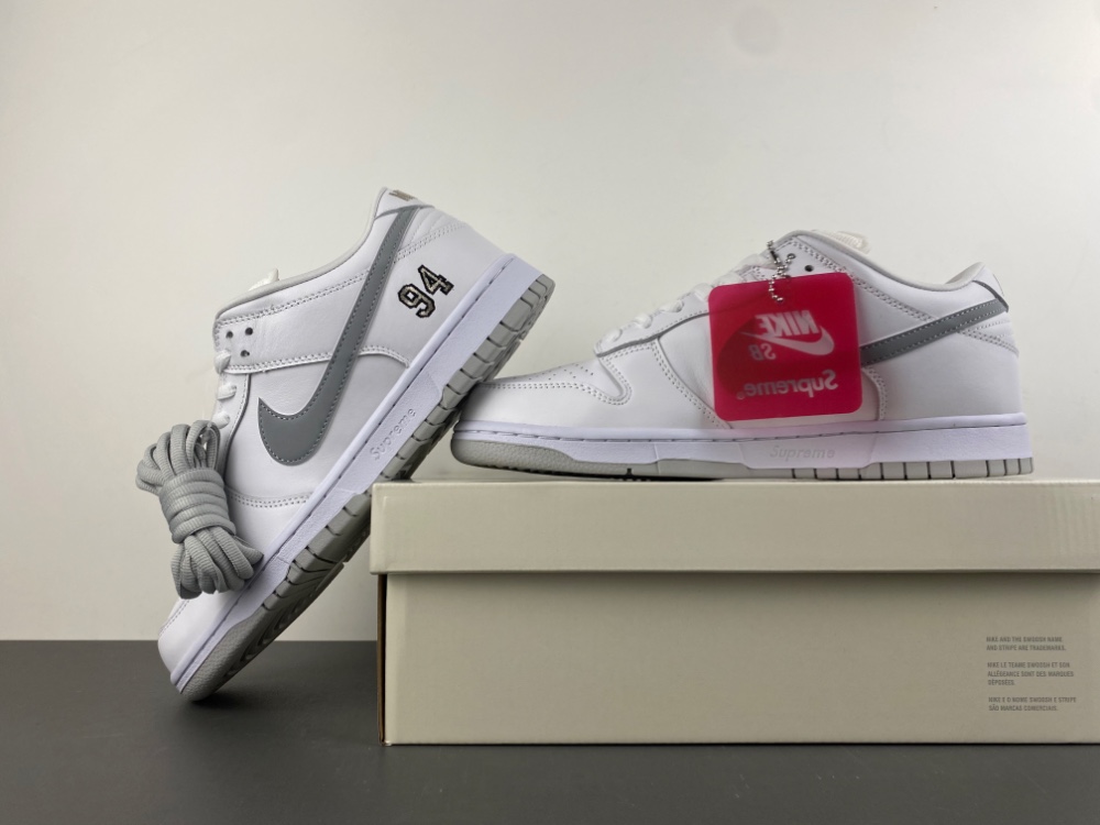 Supreme Dunk Low Sb White Metallic Silver Hq8487 100 7 - www.kickbulk.cc Supreme Dunk Low Sb White Metallic Silver Hq8487 100 7 - www.kickbulk.cc
