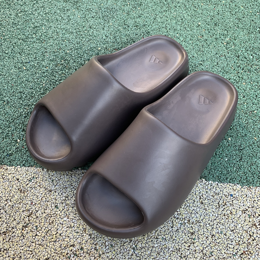 Adidas Yeezy Slide Dark Brown 3 - www.kickbulk.cc