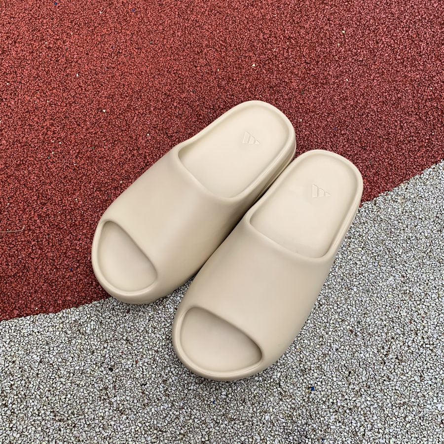 Adidas Yeezy Slide Light Sand Color 1 - www.kickbulk.cc