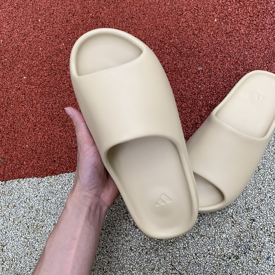 Adidas Yeezy Slide Light Sand Color 3 - www.kickbulk.cc