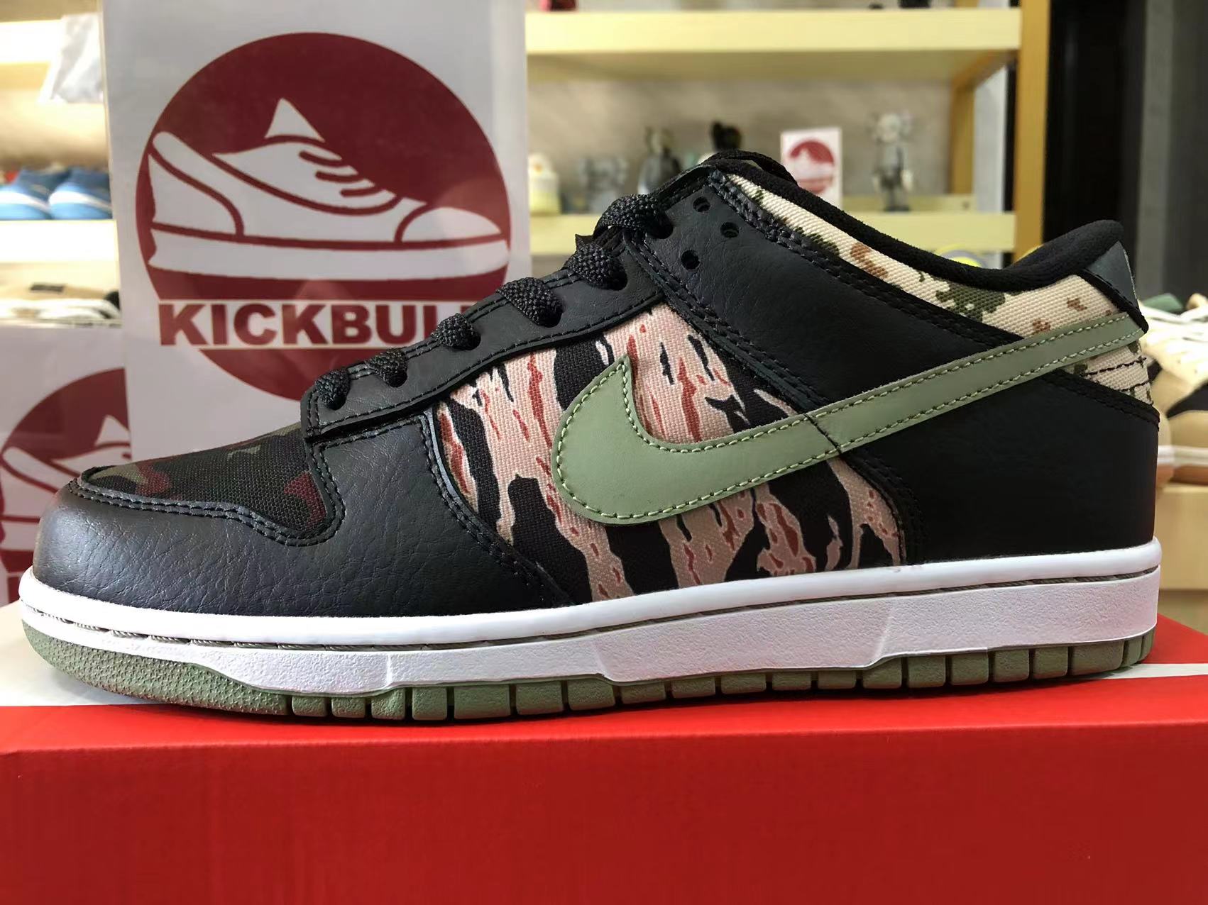 Dunk Flip The Old School - 001 Kickbulk Sneaker shoes reviews Camera photos  - NIKE DUNK LOW SE 'BLACK MULTI - CAMO' DH0957